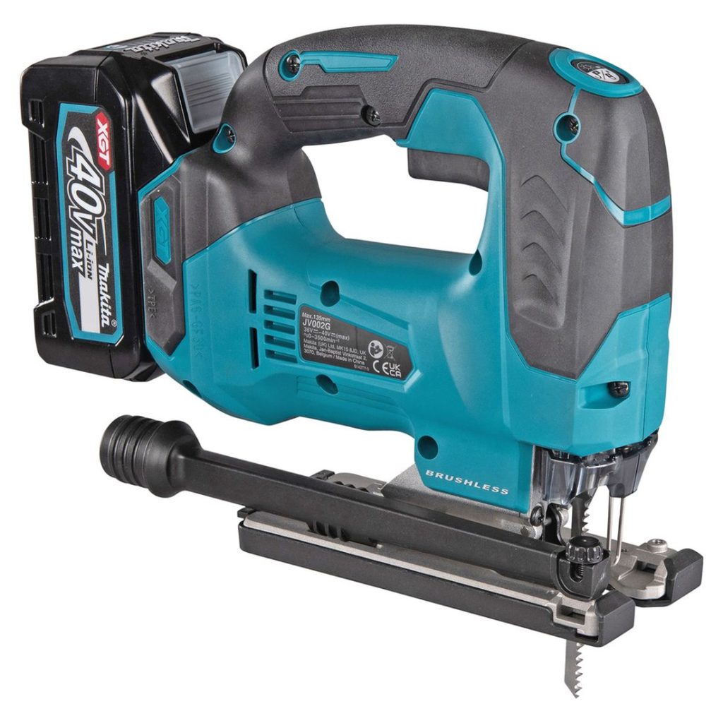 MAKITA Pistosaha XGT. Kuvassa Pistosaha XGT vasemmalta etuyläviistosta.