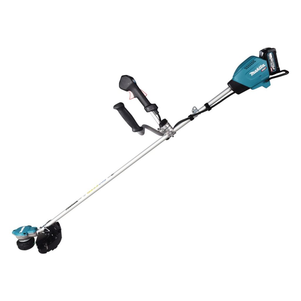 MAKITA Ruohoraivuri XGT. Kuvassa Ruohoraivuri XGT vasemmalta sivustapäin.