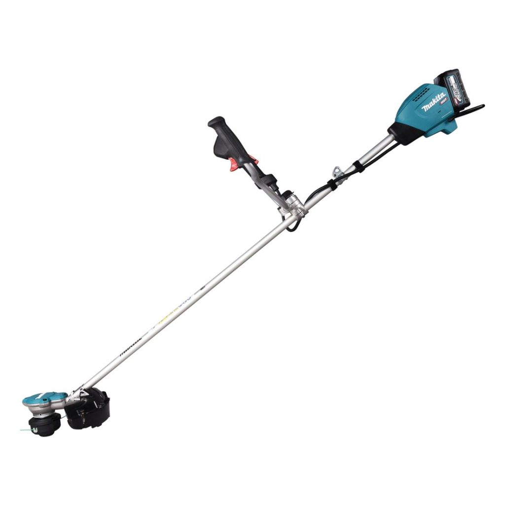 MAKITA Ruohoraivuri XGT. Kuvassa Ruohoraivuri XGT vasemmalta sivustapäin.