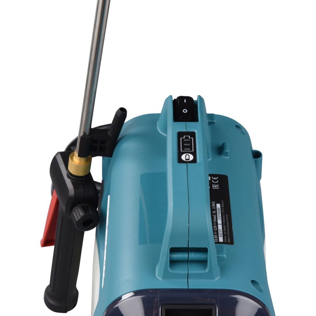 MAKITA Puutarharuisku CXT. Lähikuvassa Puutarharuisku CXT:n kädensija.