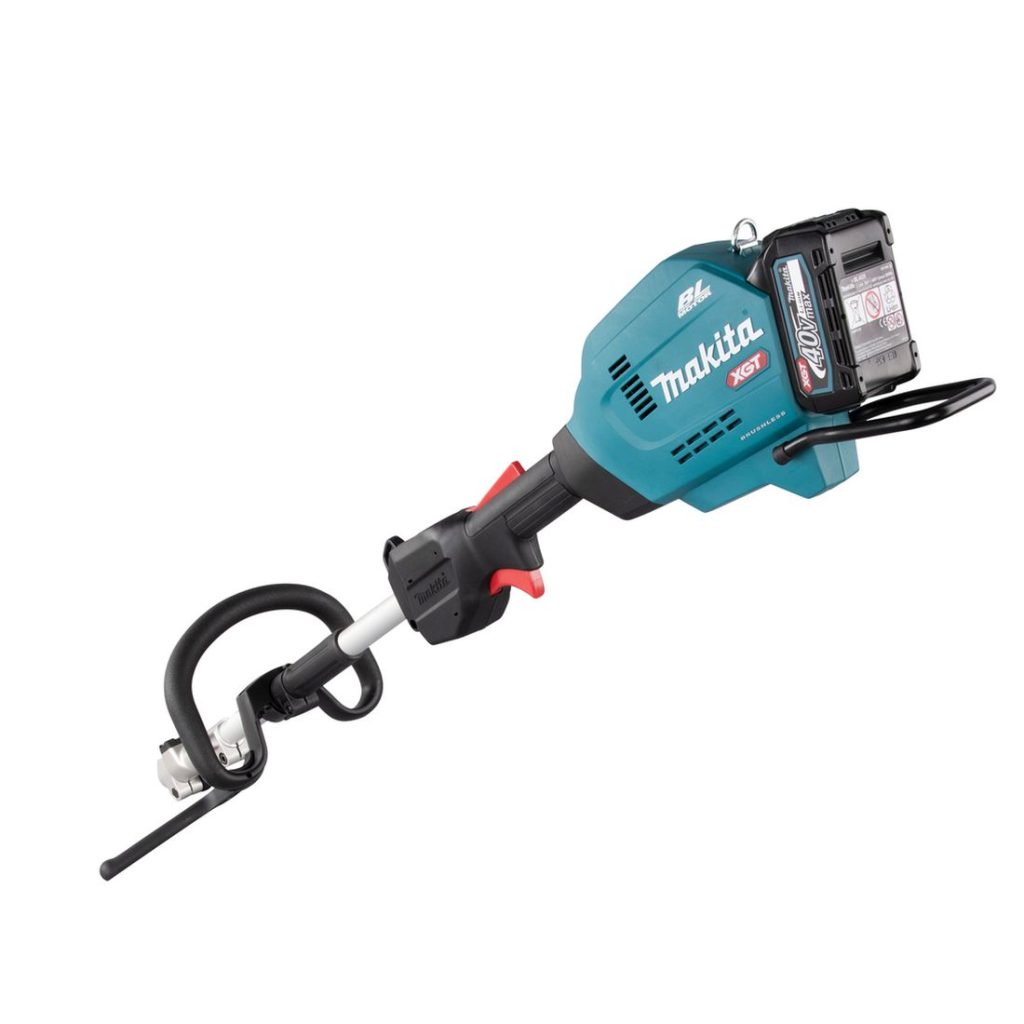 MAKITA Puutarhan monitoimikone XGT. Kuvassa Puutarhan monitoimikone XGT vasemmalta takayläviistosta.