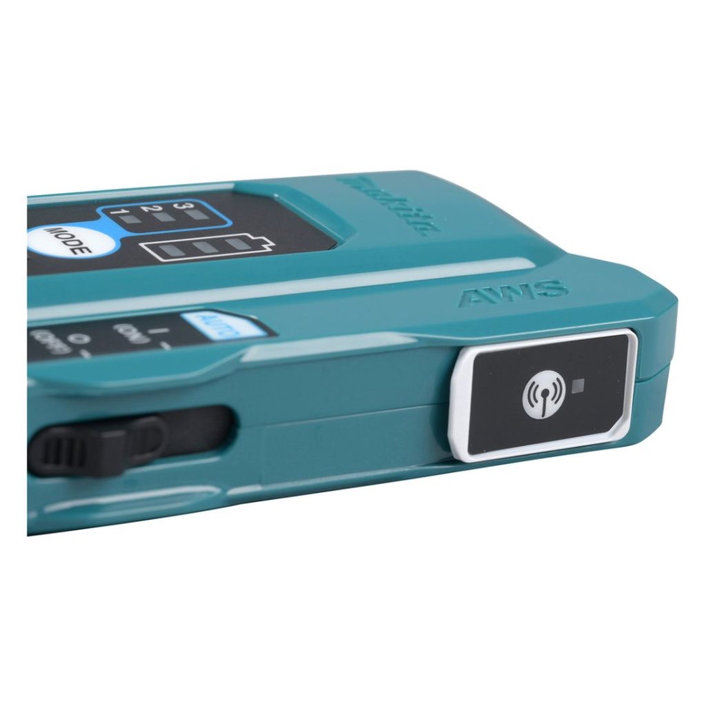 MAKITA Reppuimuri XGT. Lähikuvassa Reppuimuri XGT:n kaukosäätimen Bluetooth etäkäynnistystoiminto.