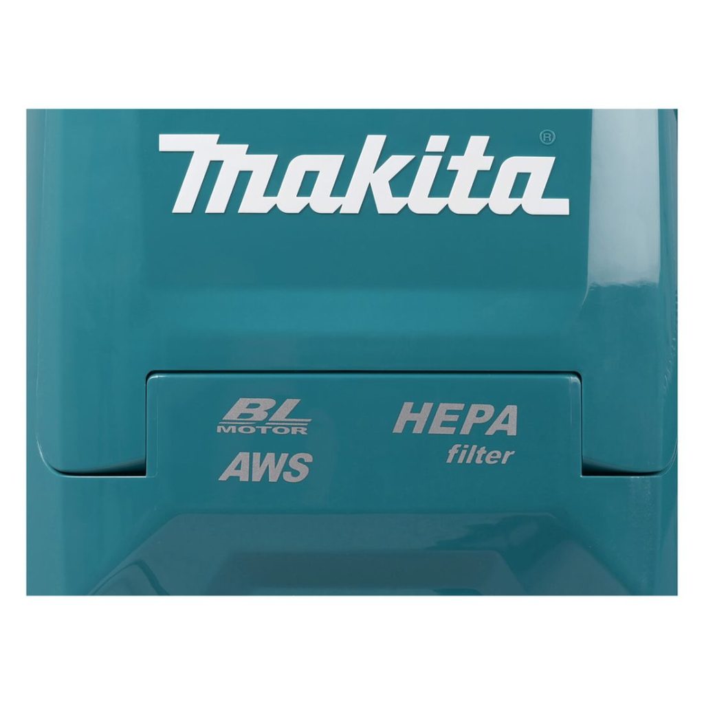 MAKITA Reppuimuri XGT. Lähikuvassa Reppuimuri XGT:n säiliön luukku kiinni.