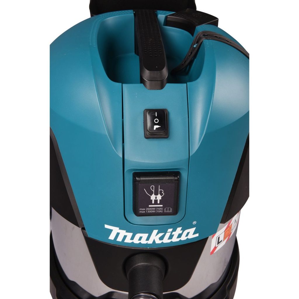 MAKITA Märkä- / kuivaimuri. Lähikuvassa Märkä- / kuivaimurin virtakytkin.
