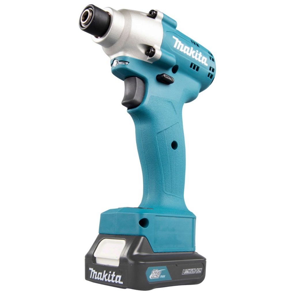 MAKITA Iskevä ruuvinväännin CXT. Kuvassa Iskevä ruuvinväännin CXT oikealta etuviistosta.