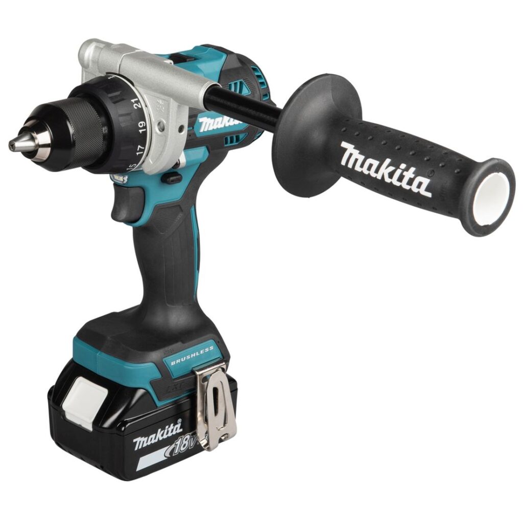 MAKITA Porakone LXT. Kuvassa porakone LXT oikealta etuyläviistosta.