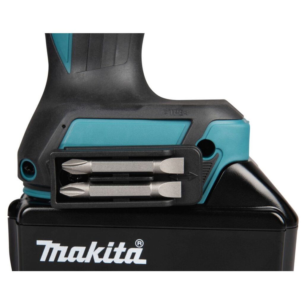 MAKITA Porakone LXT. Lähikuvassa porakone LXT:n kahvassa sijaitseva kärkien säilytysosa.
