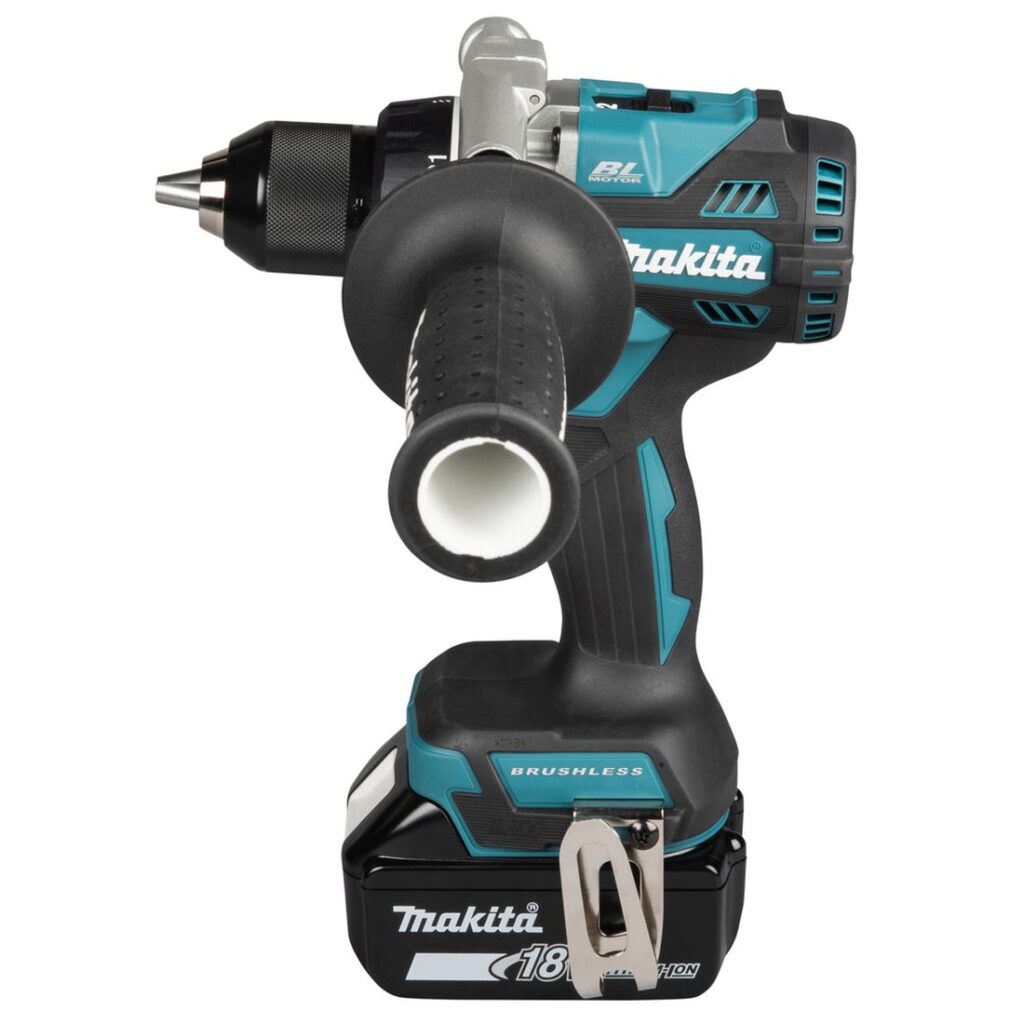 MAKITA Porakone LXT. Kuvassa porakone LXT vasemmalta sivustapäin yläviistosta.