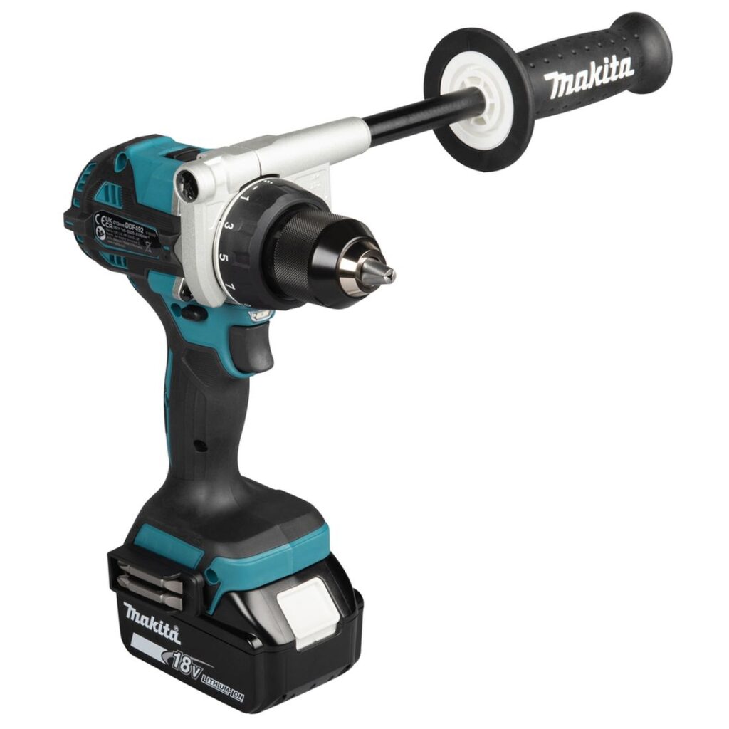 MAKITA Porakone LXT. Kuvassa porakone LXT vasemmalta etuyläviistosta.