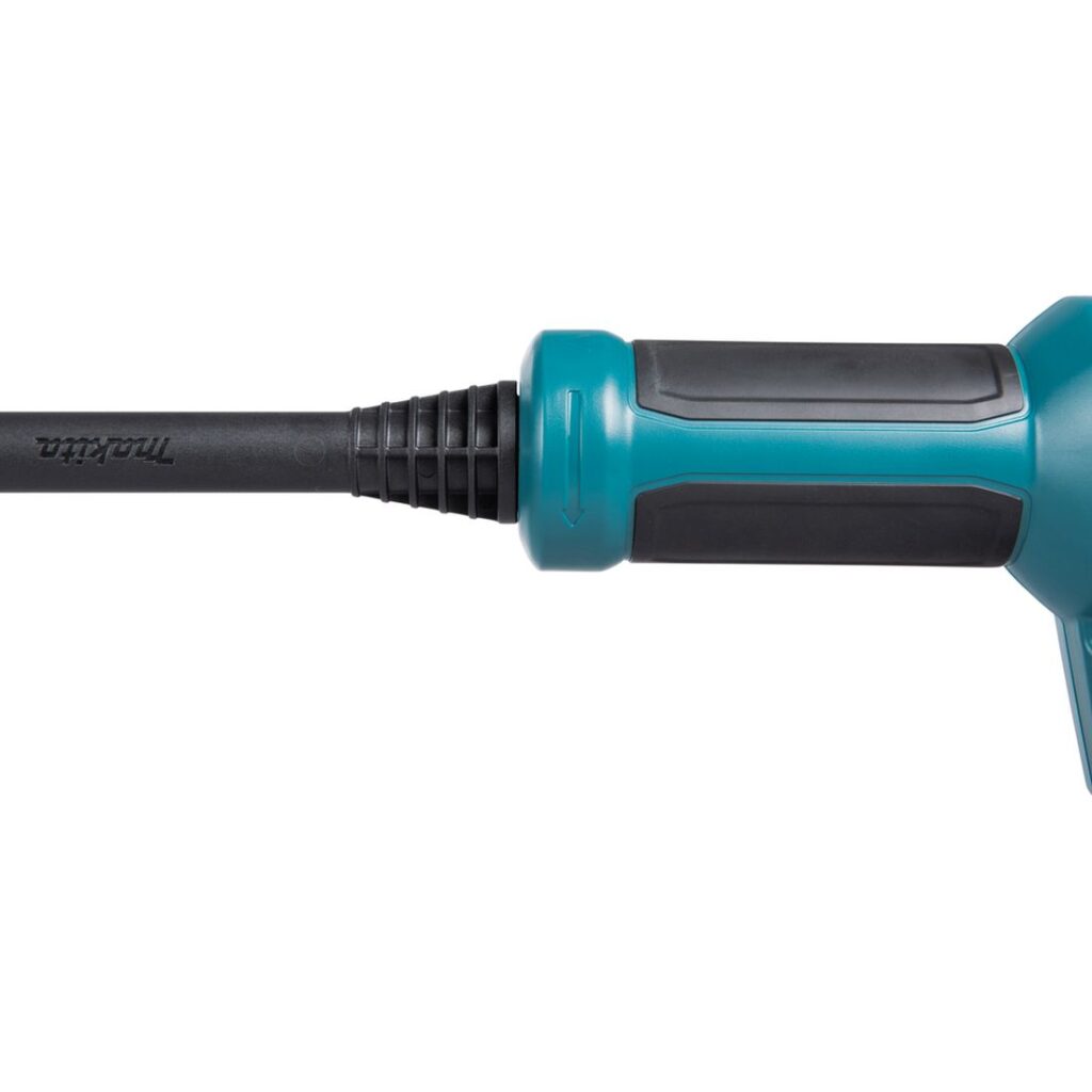 MAKITA Akkupainepesuri LXT. Lähikuvassa akkupainepesurin suuttimen liitäntä vasemmalta sivustapäin.
