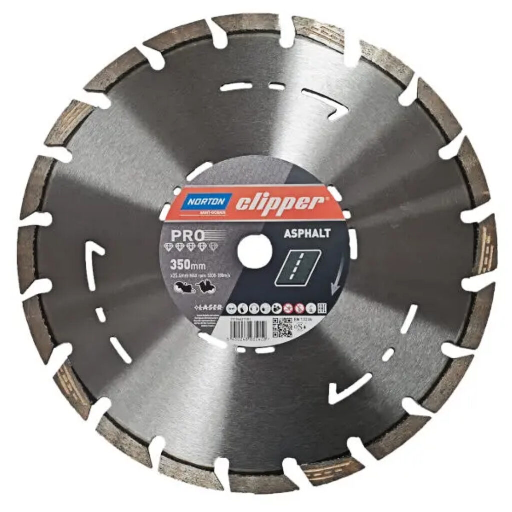 Clipper Pro Asphalt II II H12 450x25.4 WG timanttilaikka. Kuvassa timanttilaikka edestäpäin.