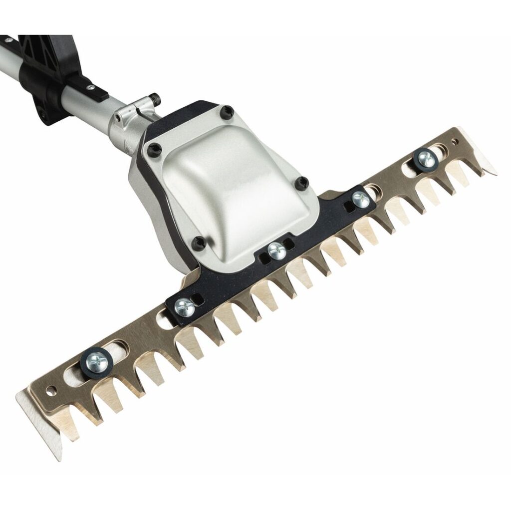 MAKITA Niittolisälaite 330 mm EN424MP. Lähikuvassa Niittolisälaite 330 mm EN424MP:n terä vasemmalta etuyläviistosta.