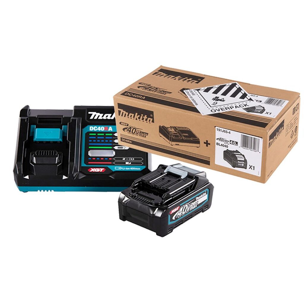 MAKITA PowerPack XGTÂ® 1x4,0Ah, DC40RA. Kuvassa PowerPack XGTÂ® 1x4,0Ah, DC40RA oikealta etuyläviistosta. Kuvassa laturi, akku ja myyntipakkaus.