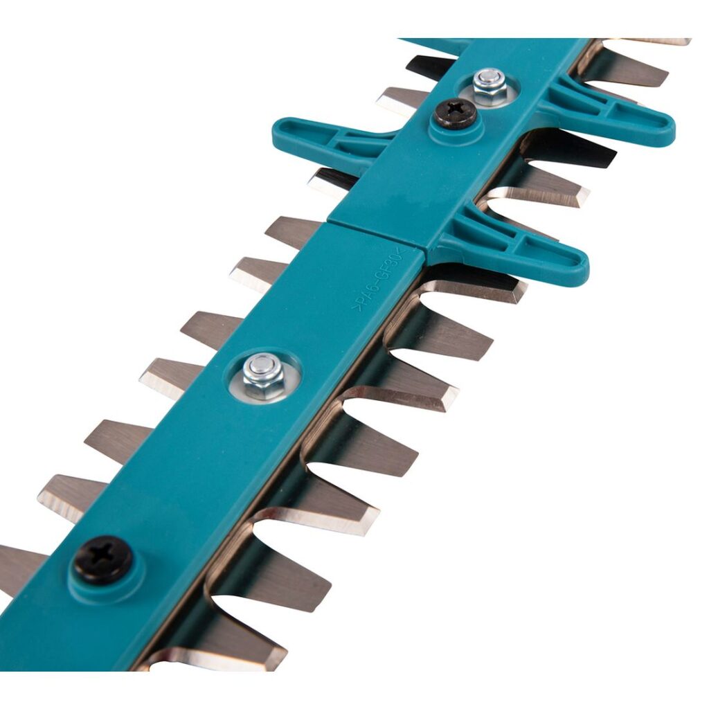 MAKITA Terä pensasleikkuriin 600 mm, DUH602. Lähikuvassa Terä pensasleikkuriin 600 mm, DUH602 oikealta etuyläviistosta.