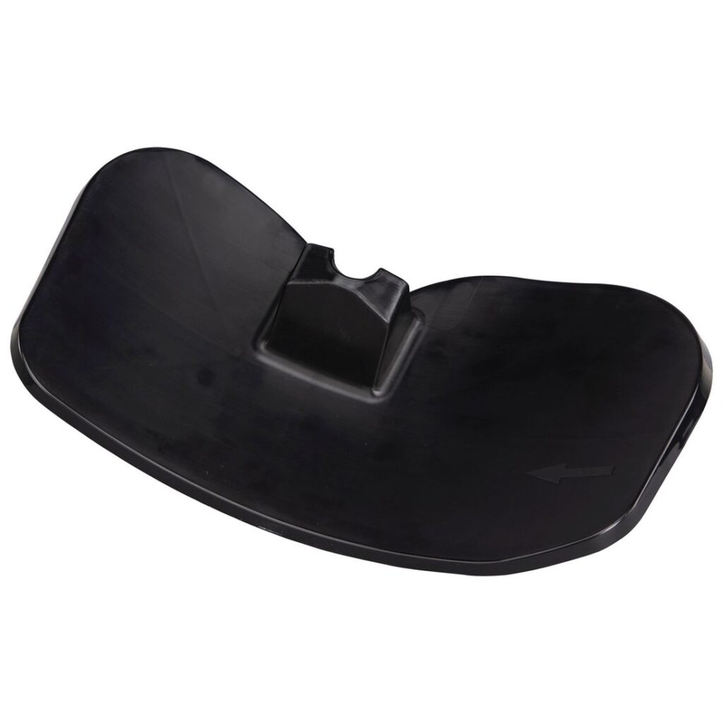 MAKITA Teräsuoja silppuavalle ruohoterälle, UR012G. Kuvassa Teräsuoja silppuavalle ruohoterälle, UR012G oikealta etuyläviistosta.