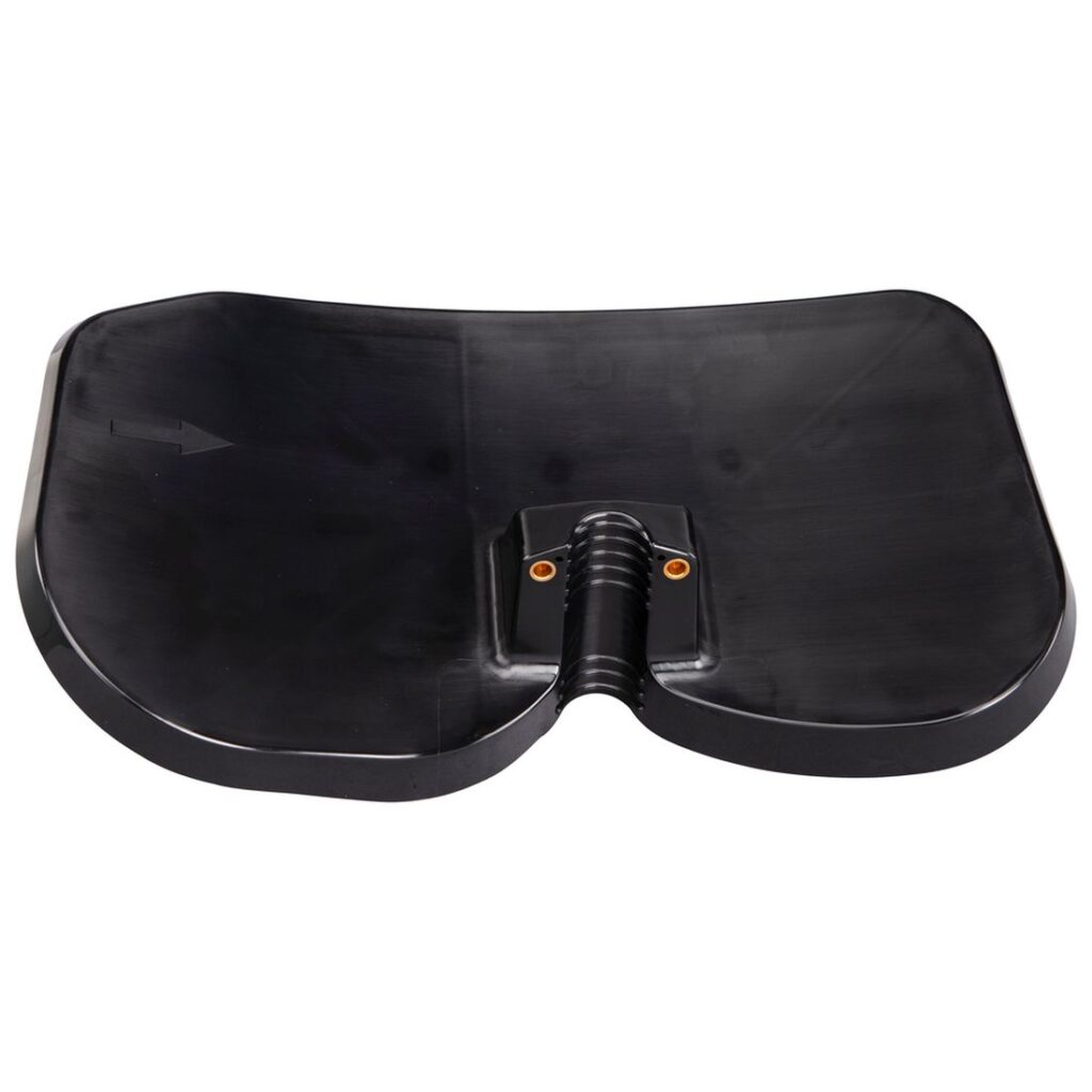 MAKITA Teräsuoja silppuavalle ruohoterälle, UR012G. Kuvassa Teräsuoja silppuavalle ruohoterälle, UR012G edestäpäin yläviistosta.