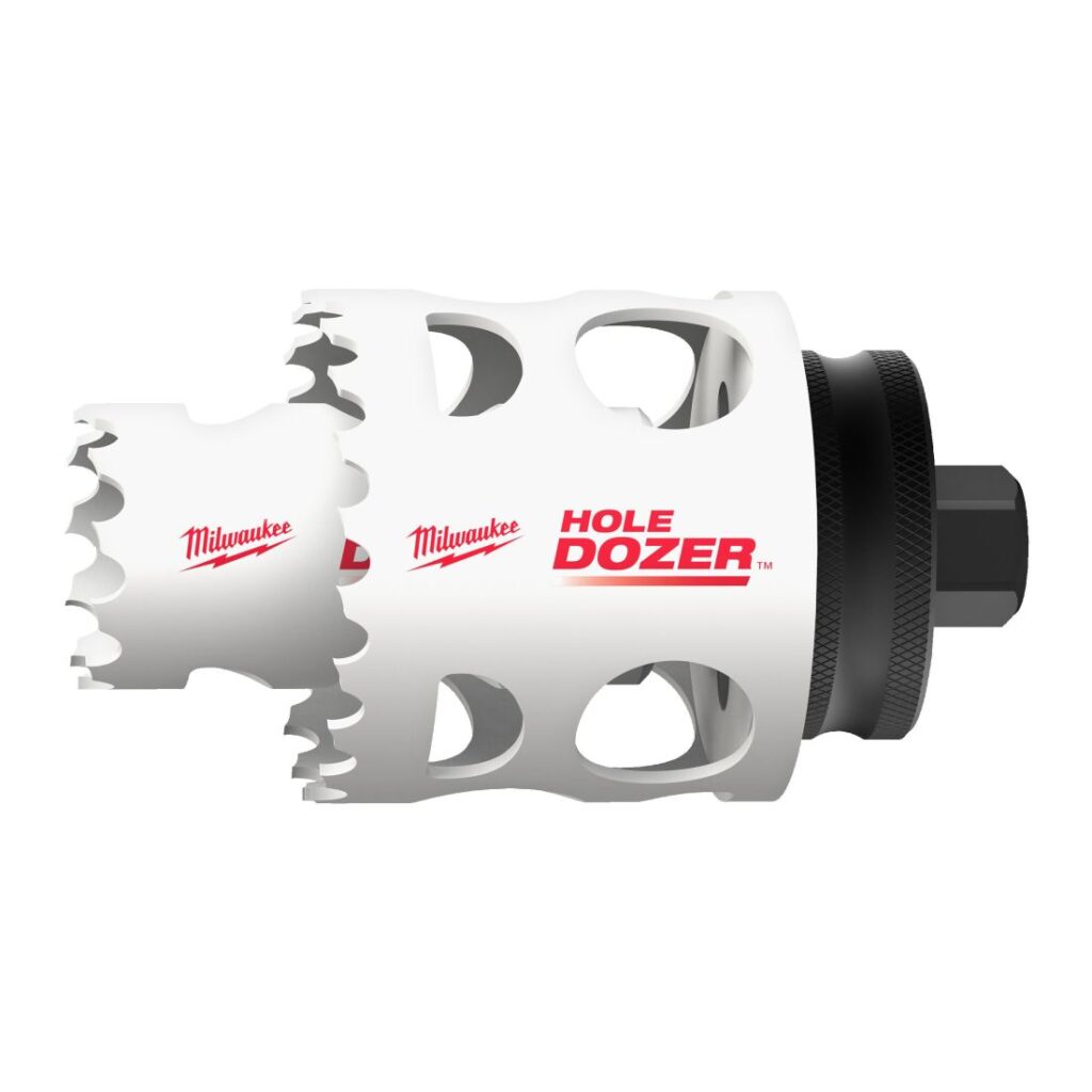 Milwaukee QUIK-LOK™ reijänsuurentaja-adapteri. Kuvassa adapteri sivustapäin vaaka-asennossa reikäsahanterä kiinnitettynä adapteriin.