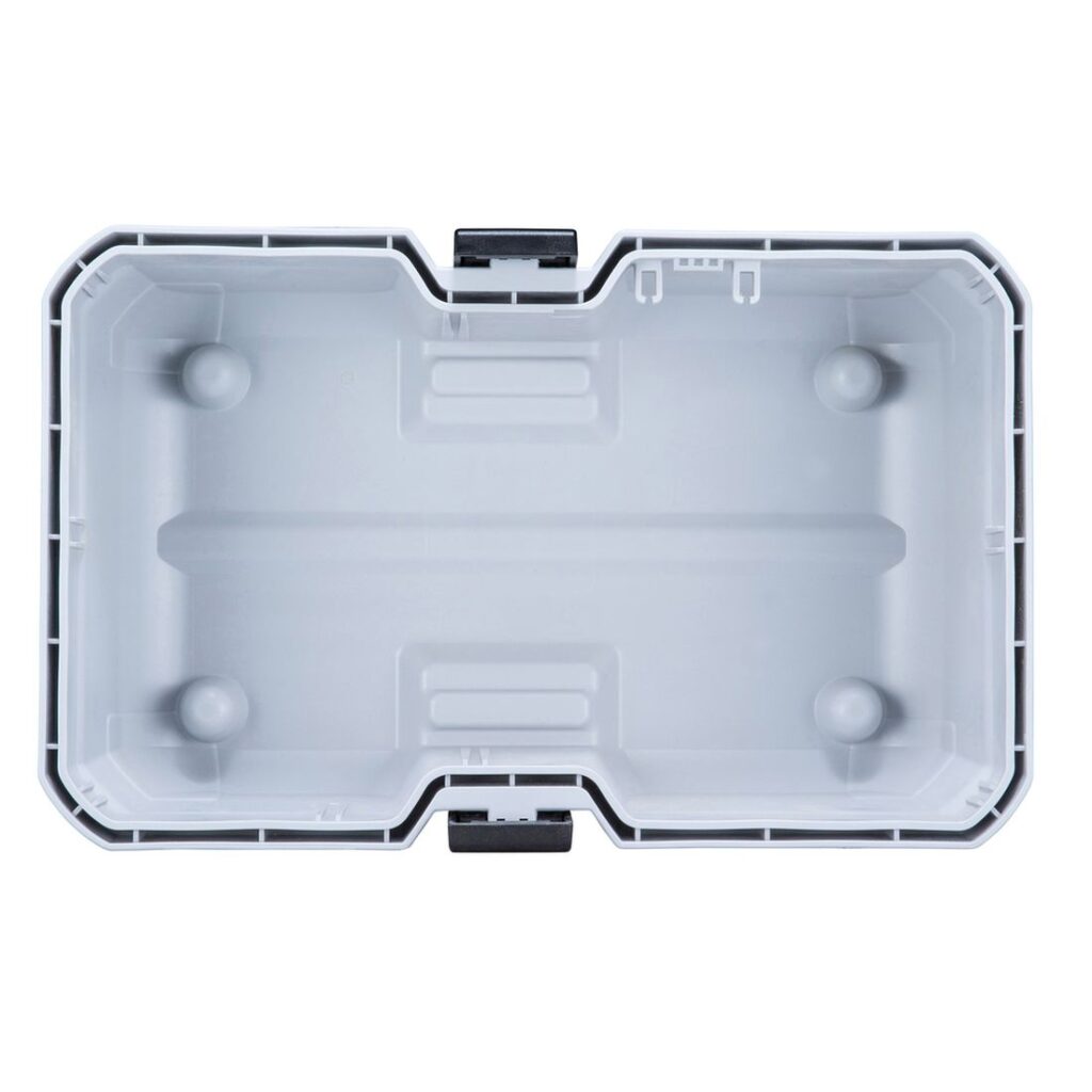 MAKITA Akkuimuri XGT. Kuvassa akkuimurin tyhjä alaosa ylhäältäpäin.