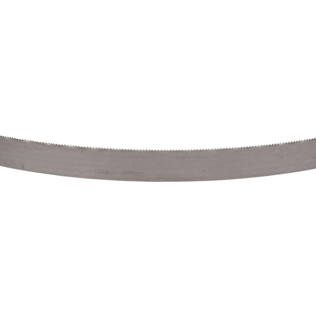 MAKITA Vannesahanterä BiM 13 x 0,5 x 835 mm , 24tpi , 5 kpl B-40565. Lähikuvassa Vannesahanterä BiM 13 x 0,5 x 835 mm , 24tpi , 5 kpl B-40565 edestäpäin yläviistosta.