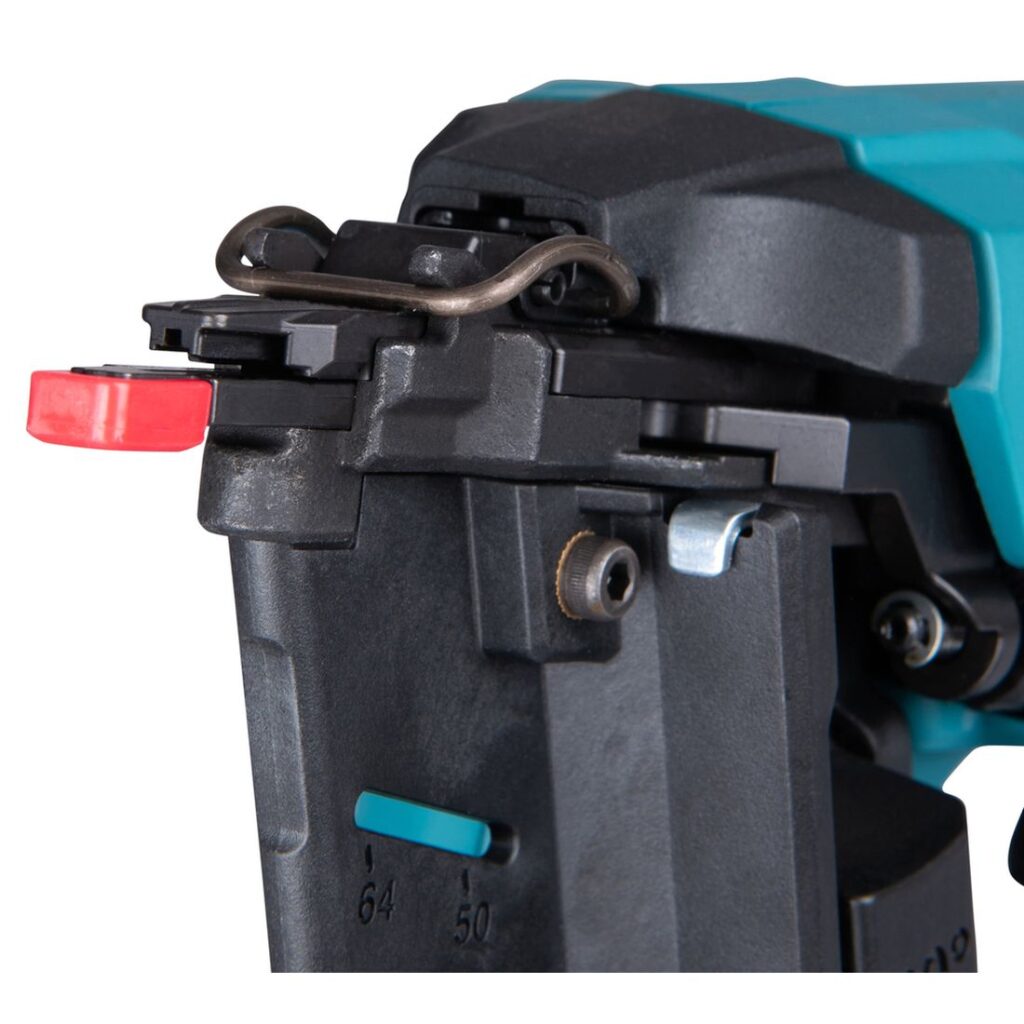 MAKITA Viimeistelynaulain LXT DBN601ZJ. Lähikuvassa Viimeistelynaulain LXT DBN601ZJ:n nokka oikealta etuviistosta.