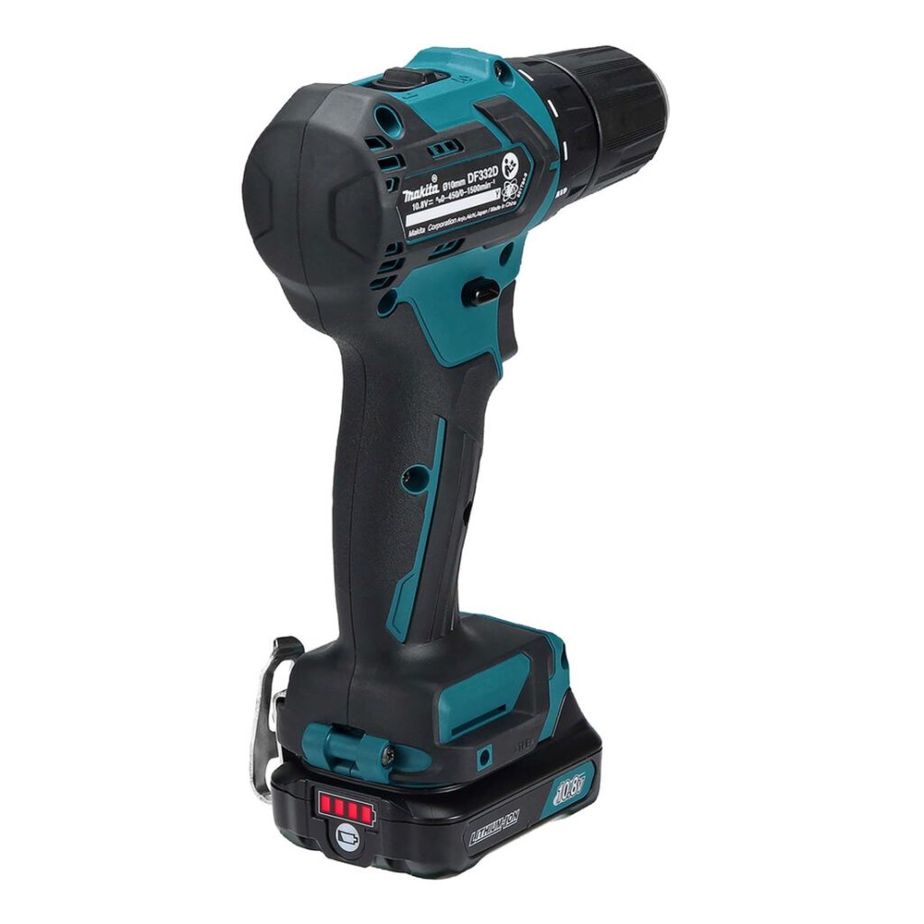 MAKITA Porakone CXT DF332DSAJ. Kuvassa Porakone CXT DF332DSAJ oikealta takayläviistosta.