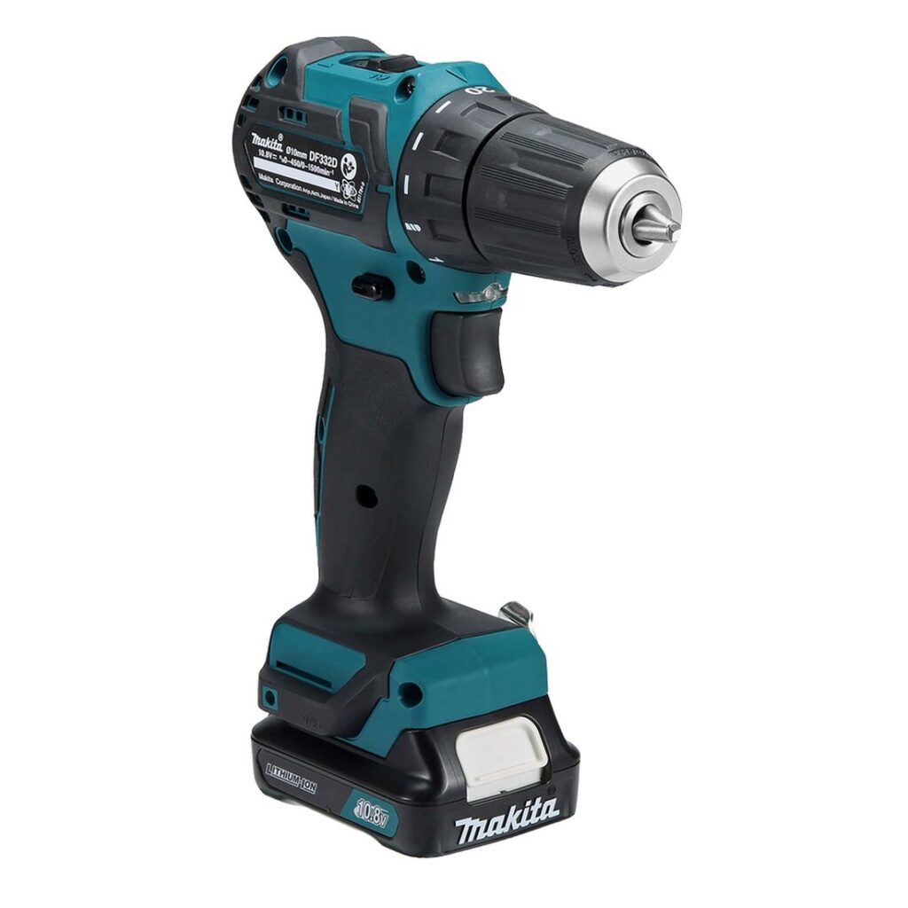 MAKITA Porakone CXT DF332DSAJ. Kuvassa Porakone CXT DF332DSAJ vasemmalta etuyläviistosta.
