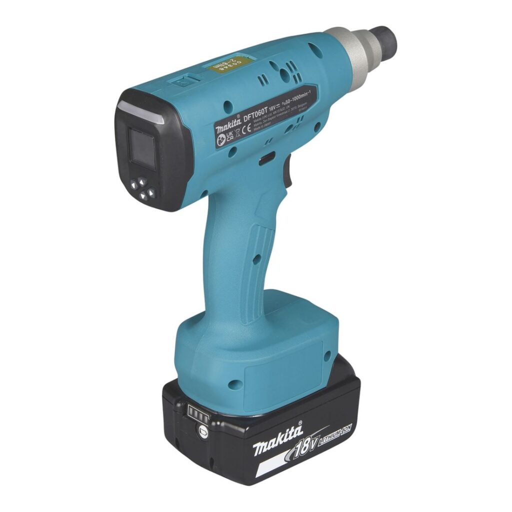 MAKITA Tarkkuusruuvinväännin LXT DFT060TMZ. Kuvassa Tarkkuusruuvinväännin LXT DFT060TMZ oikealta takayläviistosta.