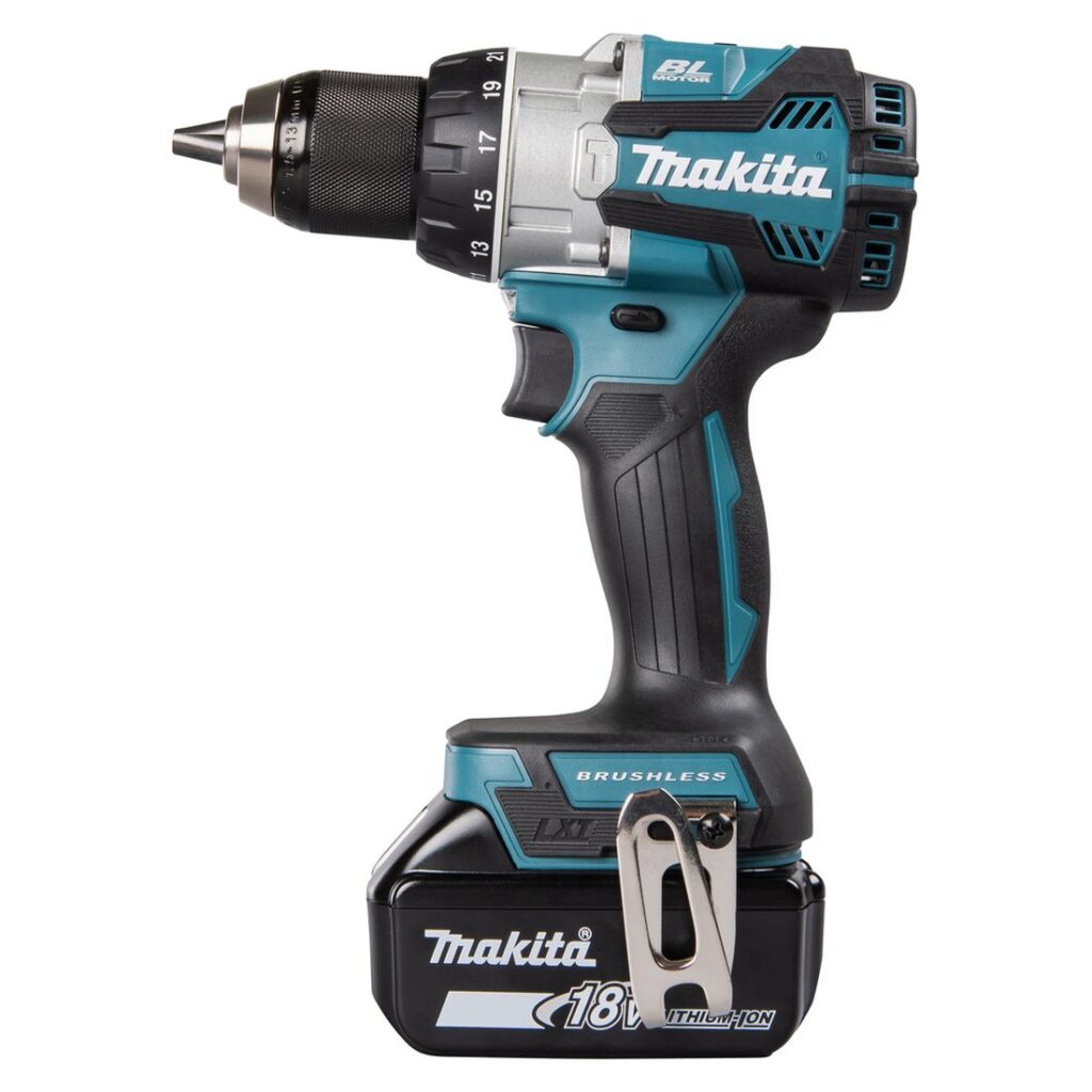 MAKITA Iskuporakone LXT DHP489RGJ. Kuvassa Iskuporakone LXT DHP489RGJ vasemmalta sivustapäin.