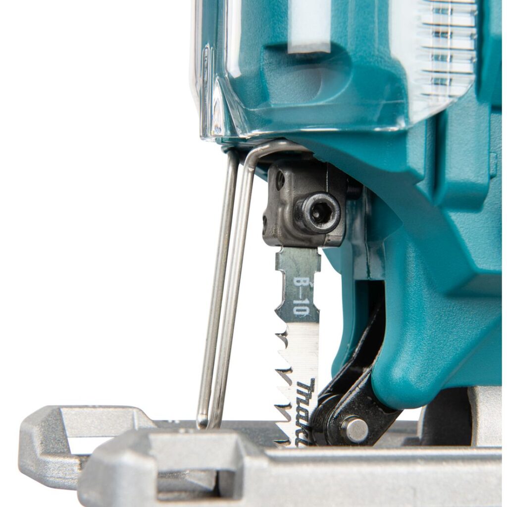 MAKITA Pistosaha LXT Basic. Lähikuvassa Pistosaha LXT:n terän kiinnitys.