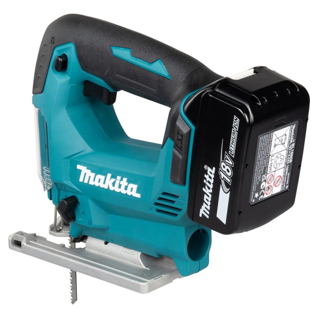 MAKITA Pistosaha LXT Basic. Kuvassa Pistosaha LXT vasemmalta takayläviistosta.