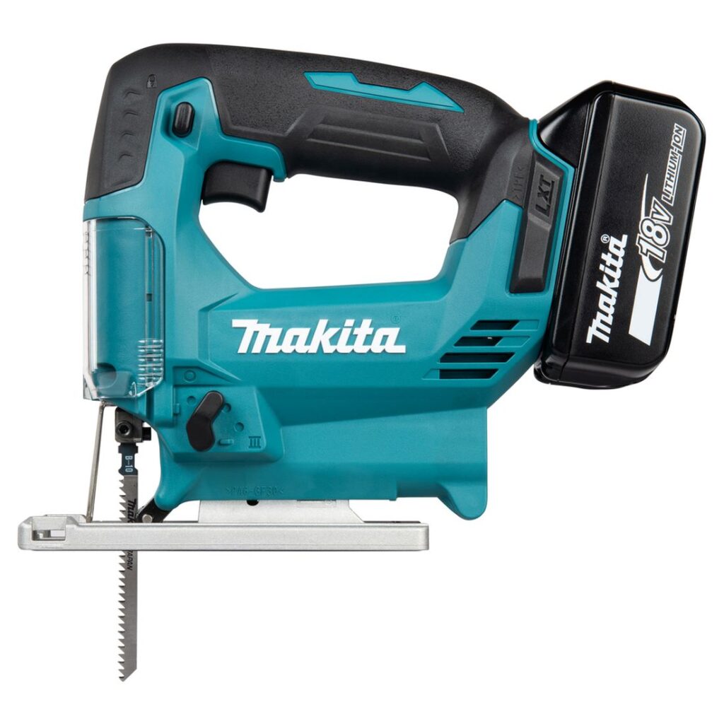 MAKITA Pistosaha LXT Basic. Kuvassa Pistosaha LXT vasemmalta sivustapäin.