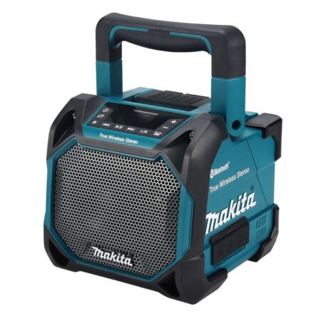 MAKITA Bluetooth -kaiutin CXT / LXT DMR203B. Kuvassa Bluetooth -kaiutin CXT / LXT DMR203B oikealta etuyläviistosta.