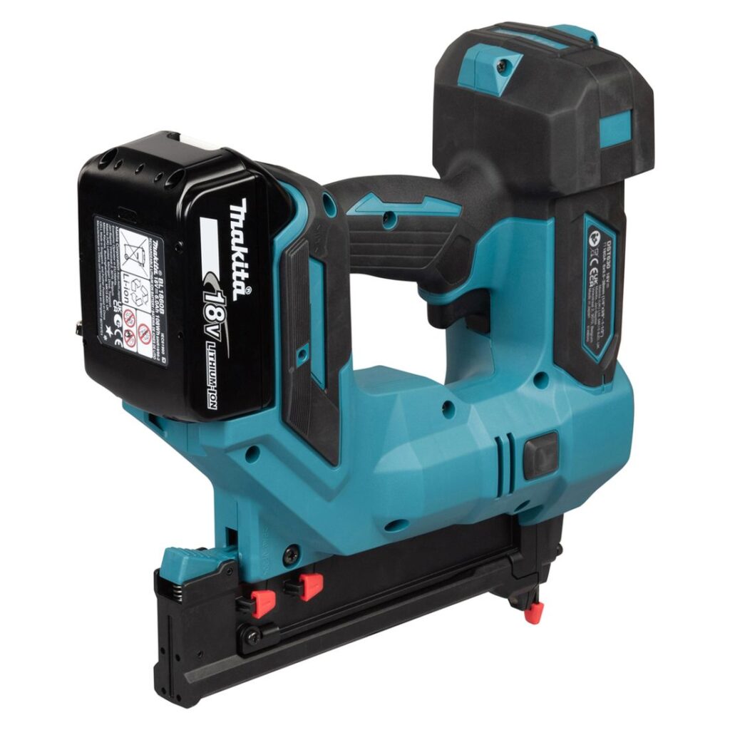 MAKITA Hakasnaulain LXT DST630. Kuvassa Hakasnaulain LXT DST630 oikealta takayläviistosta.