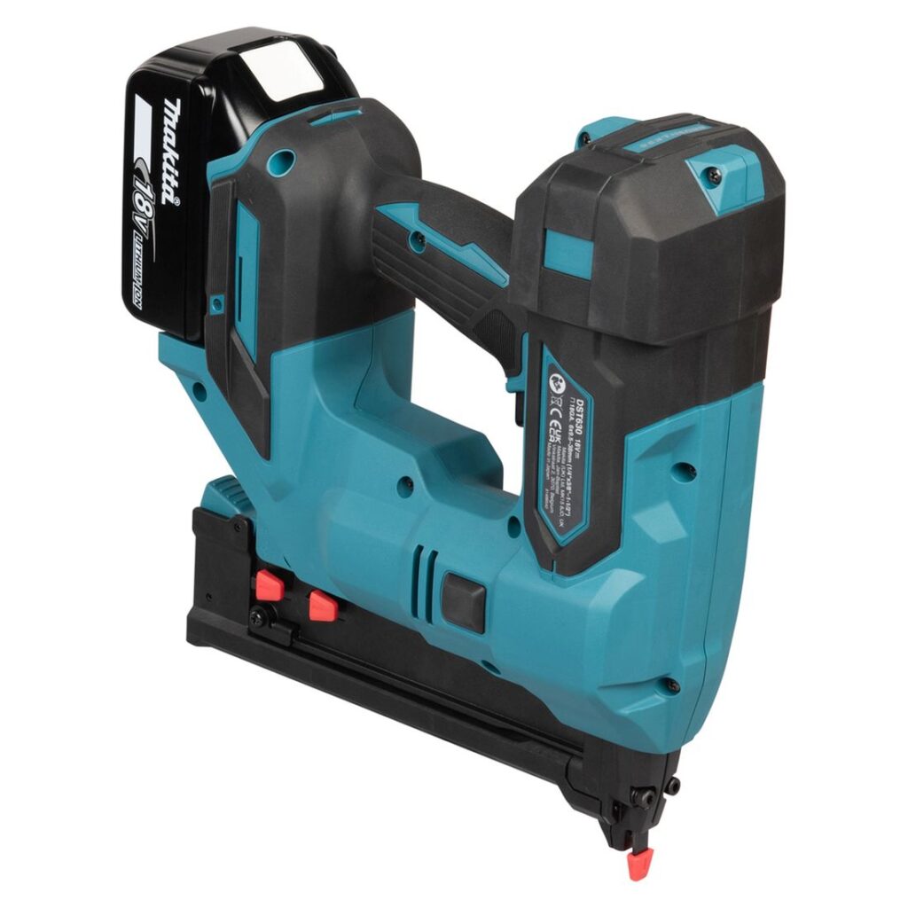 MAKITA Hakasnaulain LXT DST630. Kuvassa Hakasnaulain LXT DST630 vasemmalta etuyläviistosta.