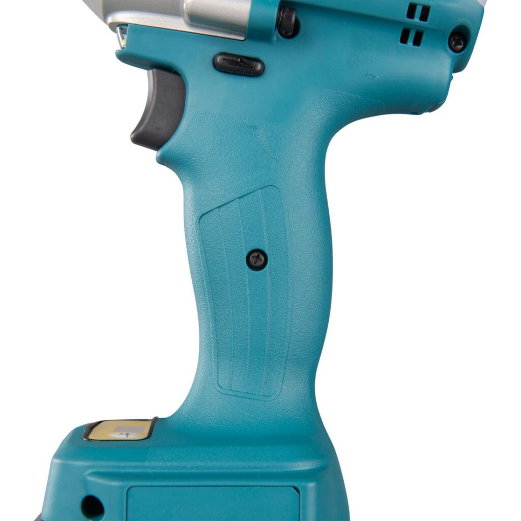 MAKITA Iskevä mutterinväännin LXT DTWA260. Lähikuvassa Iskevä mutterinväännin LXT DTWA260:n kädensija.