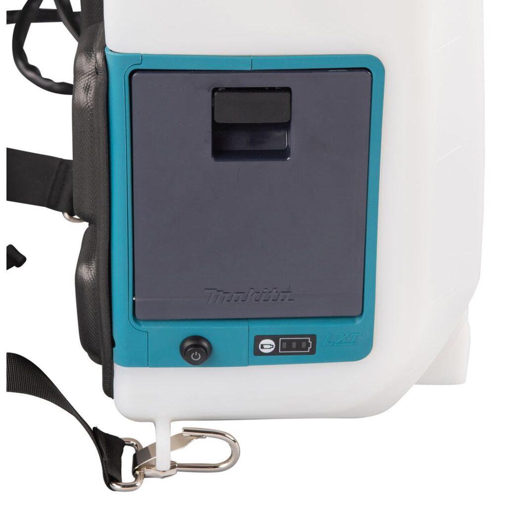 MAKITA Reppuruisku LXT. Lähikuvassa Reppuruisku LXT:n akkukotelon luukku.