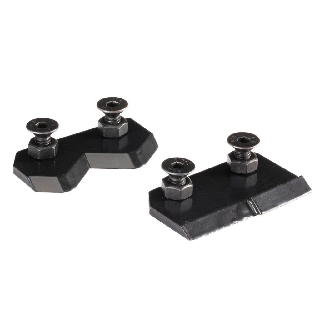 MAKITA Varateräpari maakairaan 150 mm, sisältää kiinnitysruuvit. Kuvassa Varateräpari maakairaan 150 mm, sisältää kiinnitysruuvit oikealta etuyläviistosta.