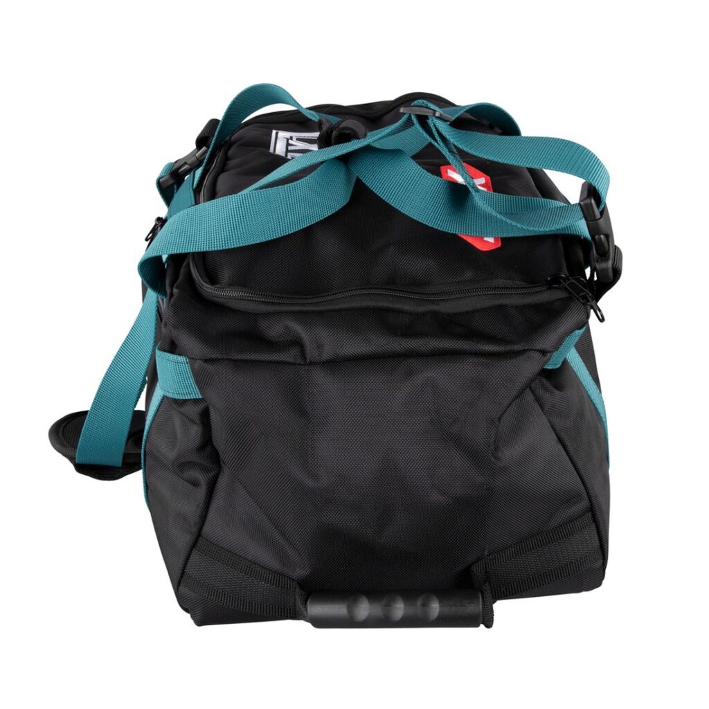 MAKITA Yleislaukku pyörillä ja vetoaisalla, kangaslaukku. Mitat 330 x 680 x 330 mm. Kuvassa Yleislaukku pyörillä ja vetoaisalla, kangaslaukku. Mitat 330 x 680 x 330 mm edestäpäin yläviistosta.