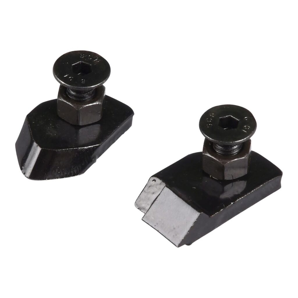 MAKITA Varateräpari maakairaan 50 mm, sisältää kiinnitysruuvit. Kuvassa Varateräpari maakairaan 50 mm, sisältää kiinnitysruuvit oikealta etuyläviistosta.