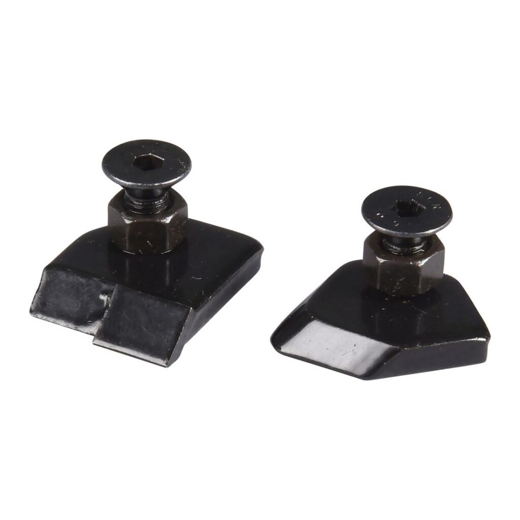 MAKITA Varateräpari maakairaan 60 mm, sisältää kiinnitysruuvit. Kuvassa Varateräpari maakairaan 60 mm, sisältää kiinnitysruuvit oikealta etuyläviistosta.