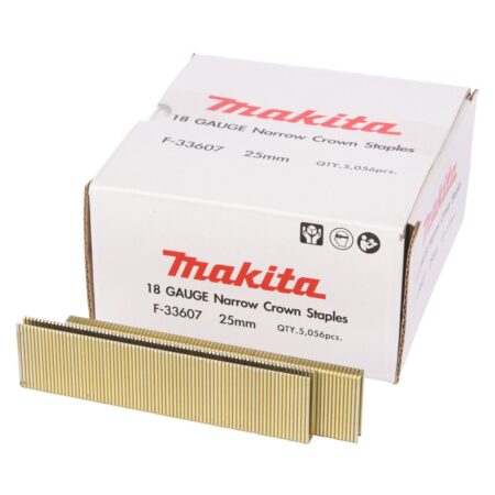 MAKITA Hakanen 6,3 x 25 mm, 5000 kpl F-33607. Kuvassa Hakanen 6,3 x 25 mm, 5000 kpl F-33607:n myyntipakkaus oikealta etuyläviistosta suljettuna. Pakkauksen edessä hakasia.