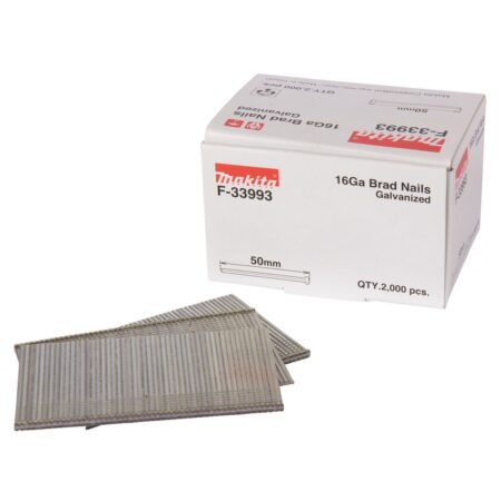 MAKITA Dyckert naula 1,6 x 50 mm, 16Ga, 2000 kpl F-33993. Kuvassa Dyckert naula 1,6 x 50 mm, 16Ga, 2000 kpl F-33993:n myyntipakkaus oikealta etuyläviistosta pakkaus suljettuna. Pakkauksen edessä naulakampoja.