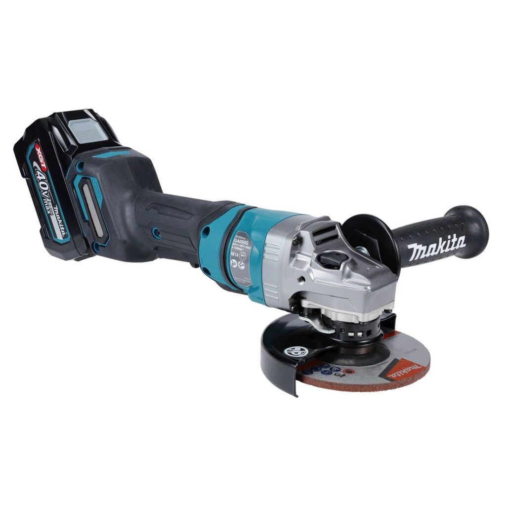 MAKITA Kulmahiomakone XGT GA050G. Kuvassa Kulmahiomakone GA050G XGT vasemmalta etuyläviistosta.