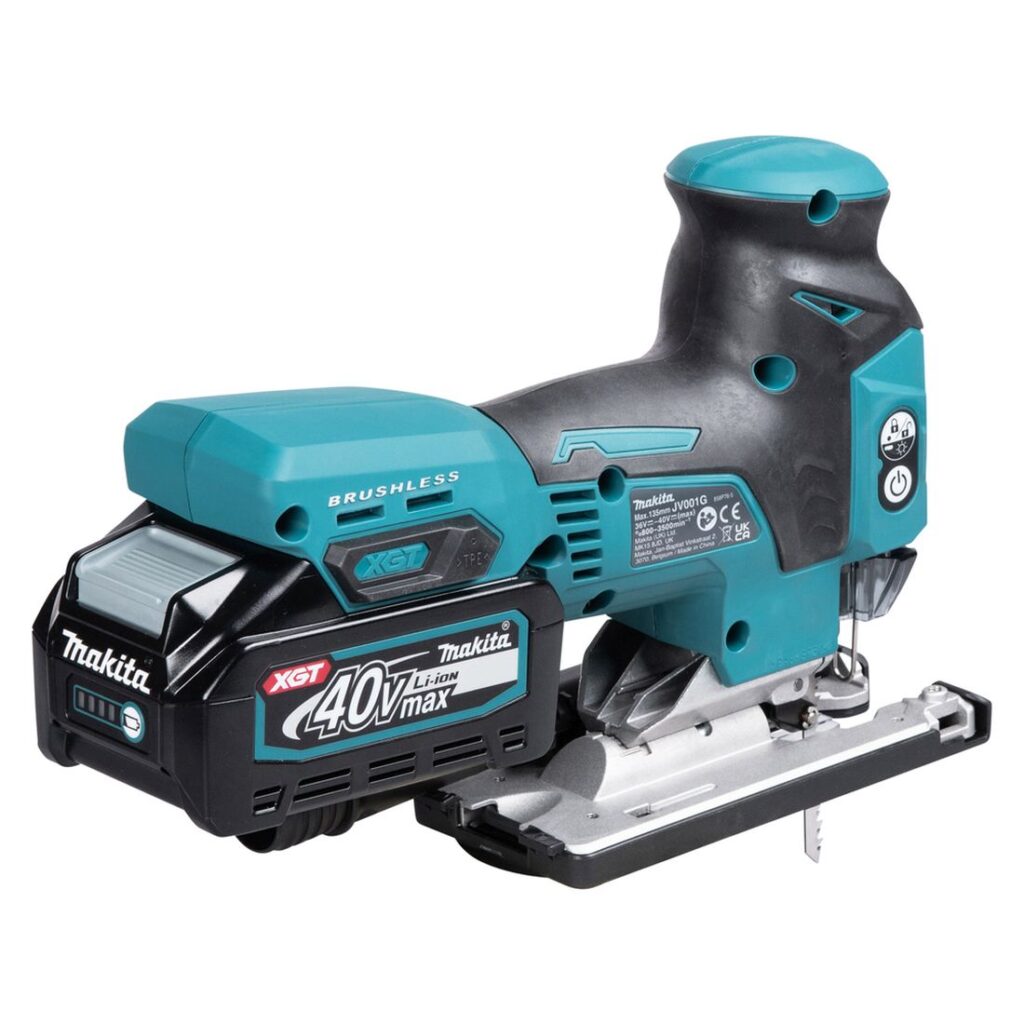 MAKITA Pistosaha XGT. Kuvassa Pistosaha XGT oikealta takayläviistosta.