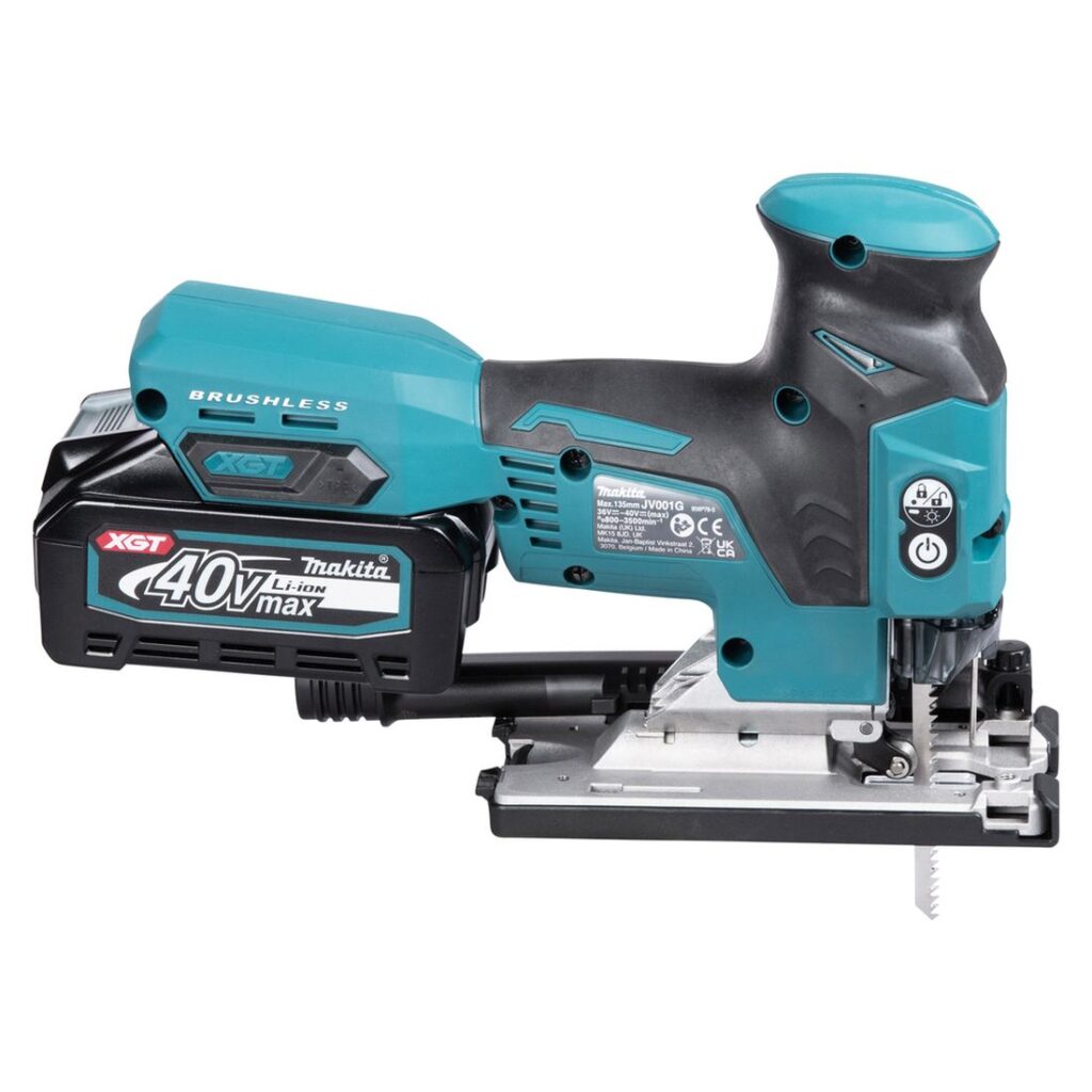 MAKITA Pistosaha XGT. Kuvassa Pistosaha XGT oikealta sivustapäin yläviistosta.