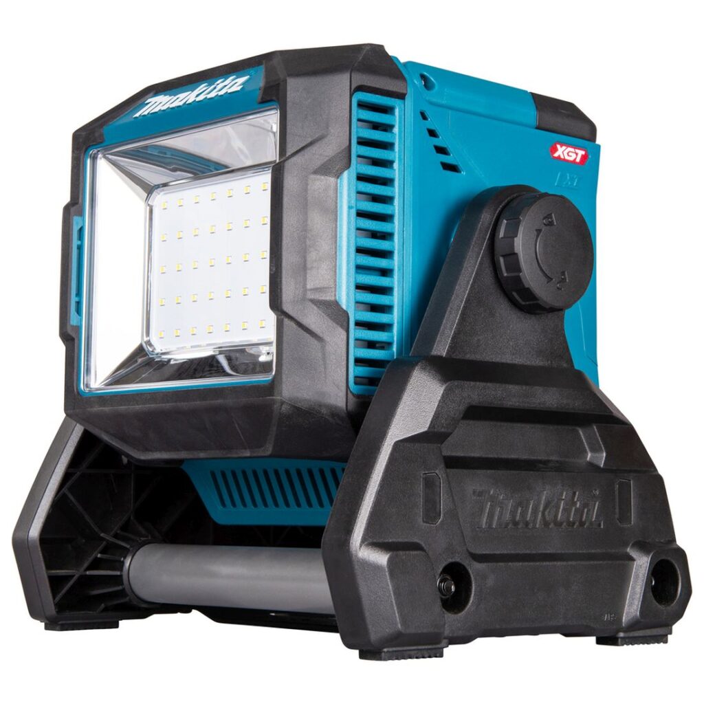 MAKITA LEDvalaisin LXT XGT. Kuvassa LEDvalaisin LXT XGT oikealta etuviistosta.