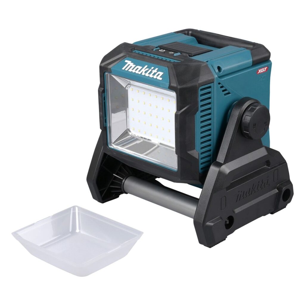 MAKITA LEDvalaisin LXT XGT. Kuvassa LEDvalaisin LXT XGT ja valonhajoitin oikealta etuyläviistosta.