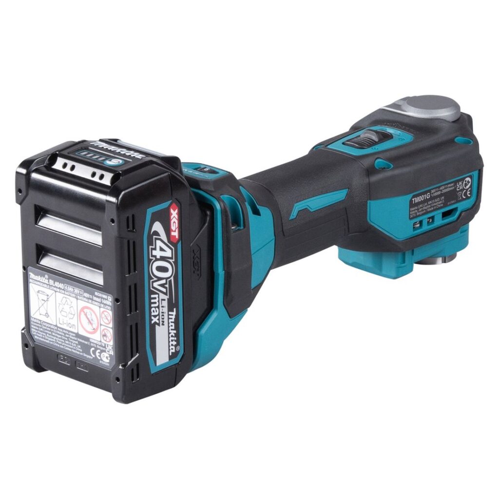 MAKITA Monitoimikone XGT TM001G. Kuvassa Monitoimikone XGT TM001G oikealta takayläviistosta.