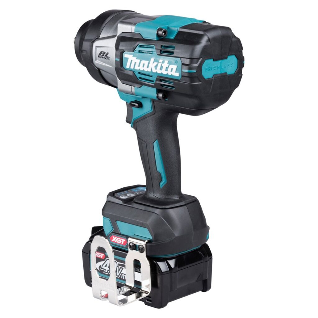 MAKITA Iskevä mutterinväännin XGT TW002G. Kuvassa Iskevä mutterinväännin XGT TW002G vasemmalta takayläviistosta.