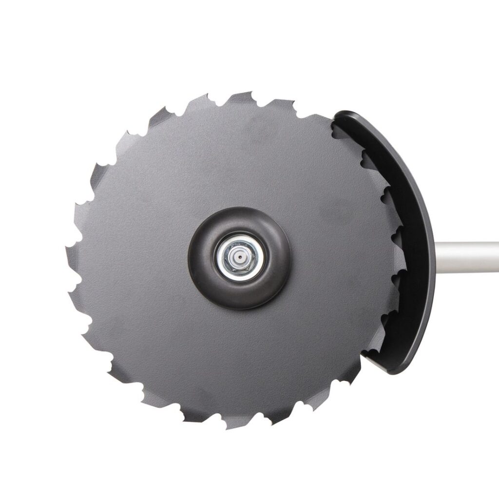 MAKITA Ruohoraivuri XGT. Lähikuvassa Ruohoraivuri XGT:n raivauspää.